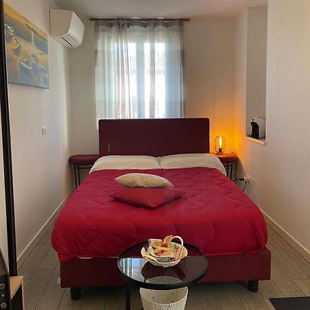 Apartamento Dimora Di Charme Peschiera Del Garda Exterior foto